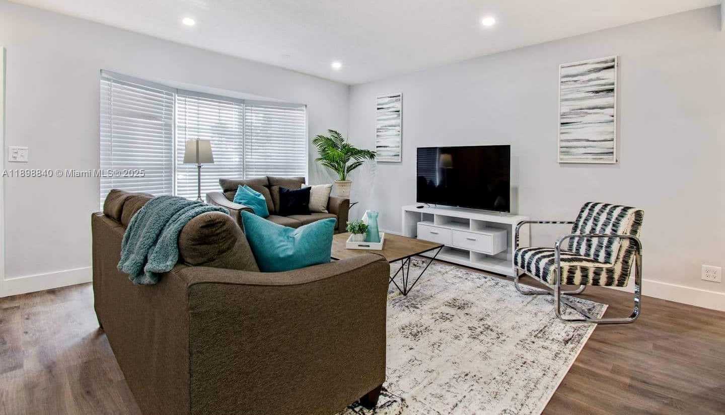 Small Image of 1305 FUNSTON ST, Hollywood Number 45