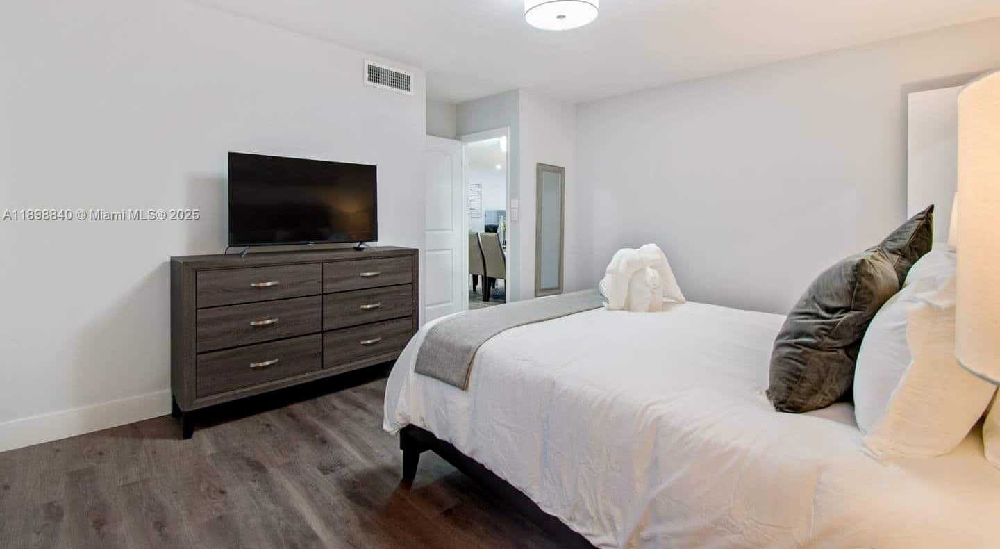 Small Image of 1305 FUNSTON ST, Hollywood Number 46