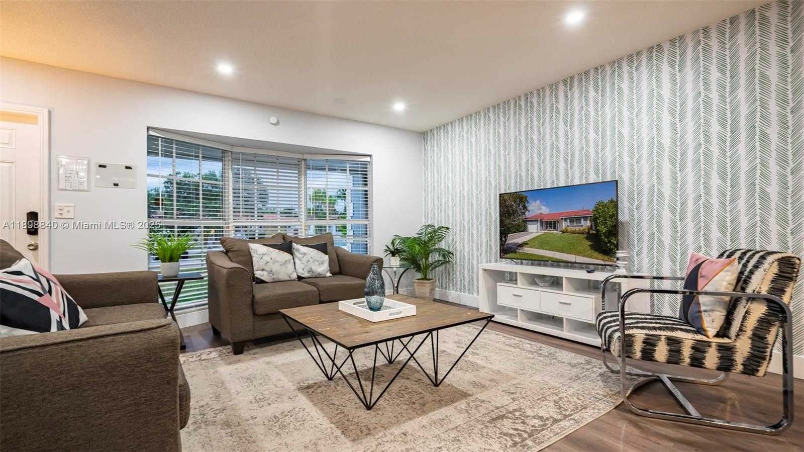Small Image of 1305 FUNSTON ST, Hollywood Number 7