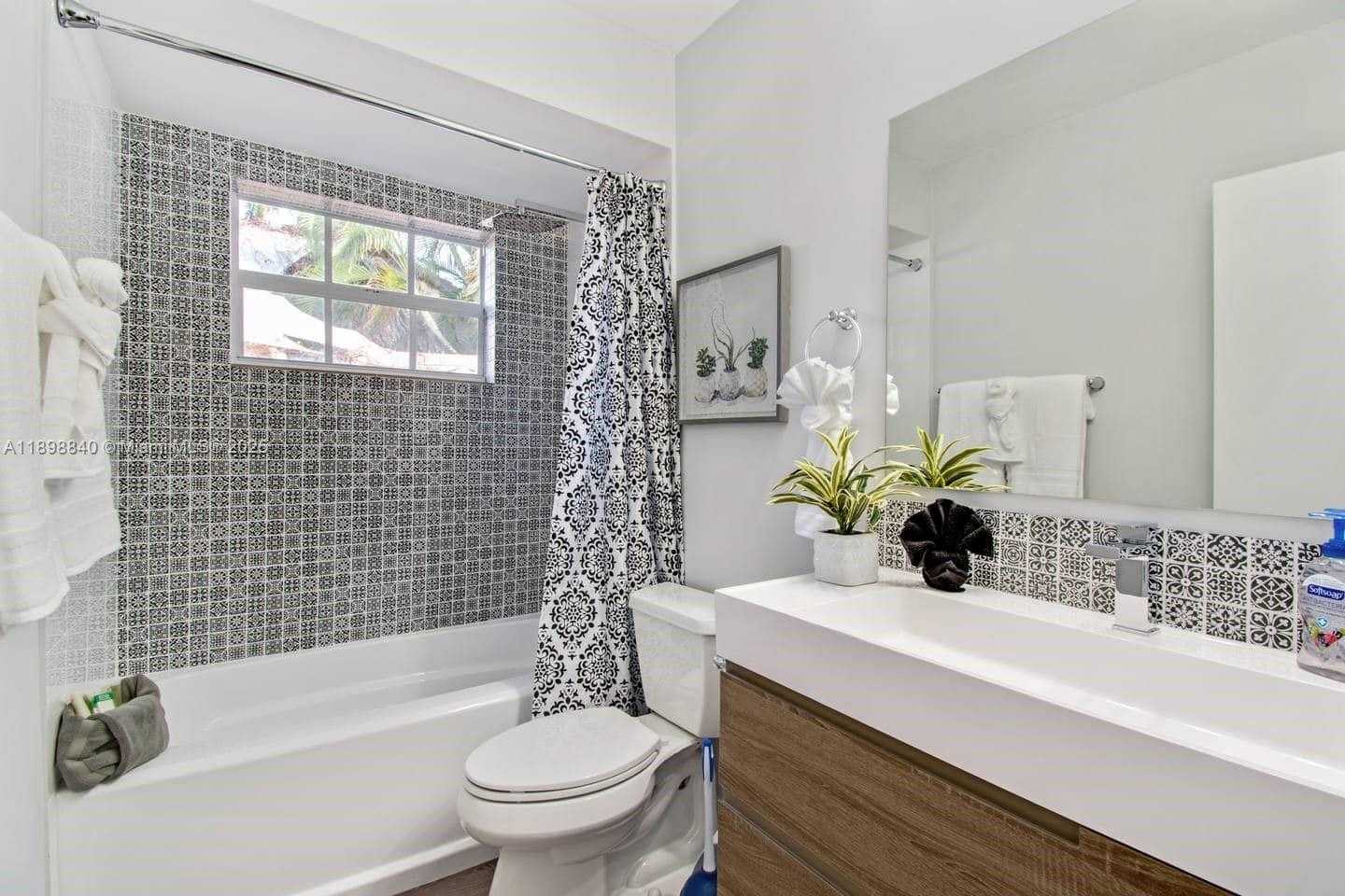 Small Image of 1305 FUNSTON ST, Hollywood Number 74