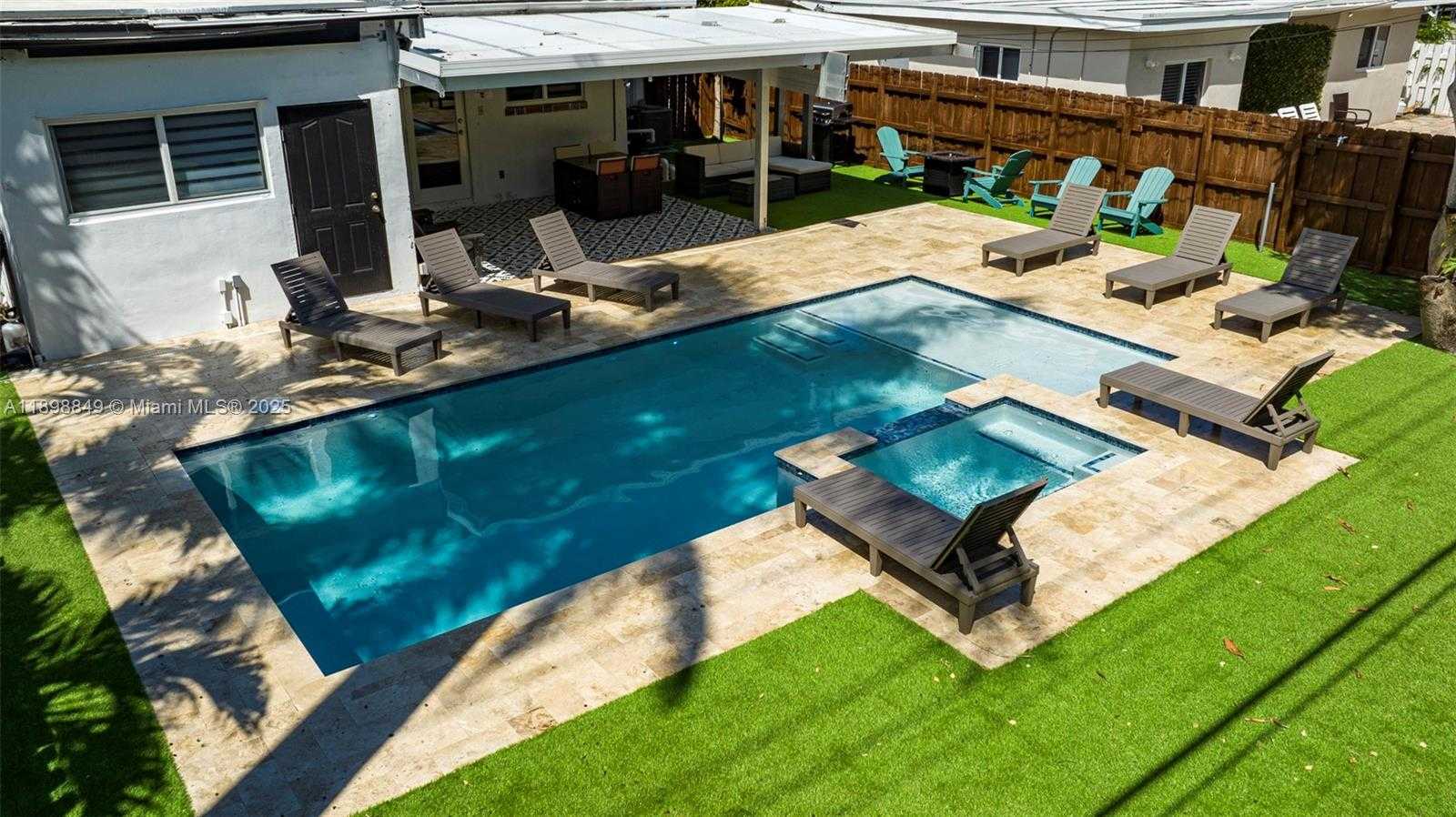 Small Image of 1230 JOHNSON ST, Hollywood Number 11