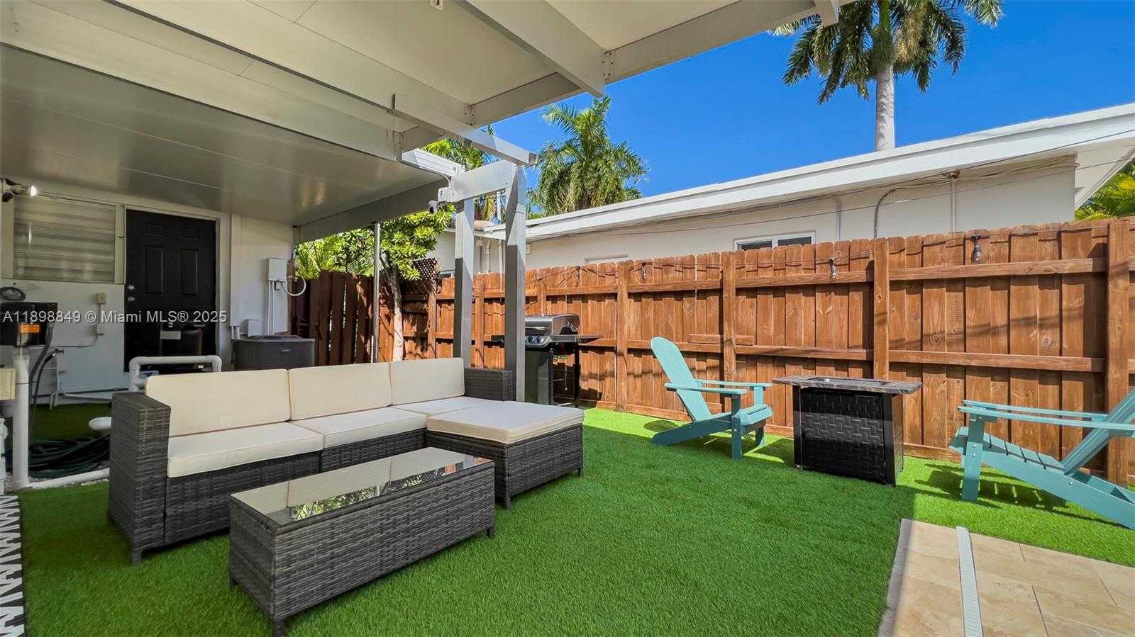 Small Image of 1230 JOHNSON ST, Hollywood Number 15
