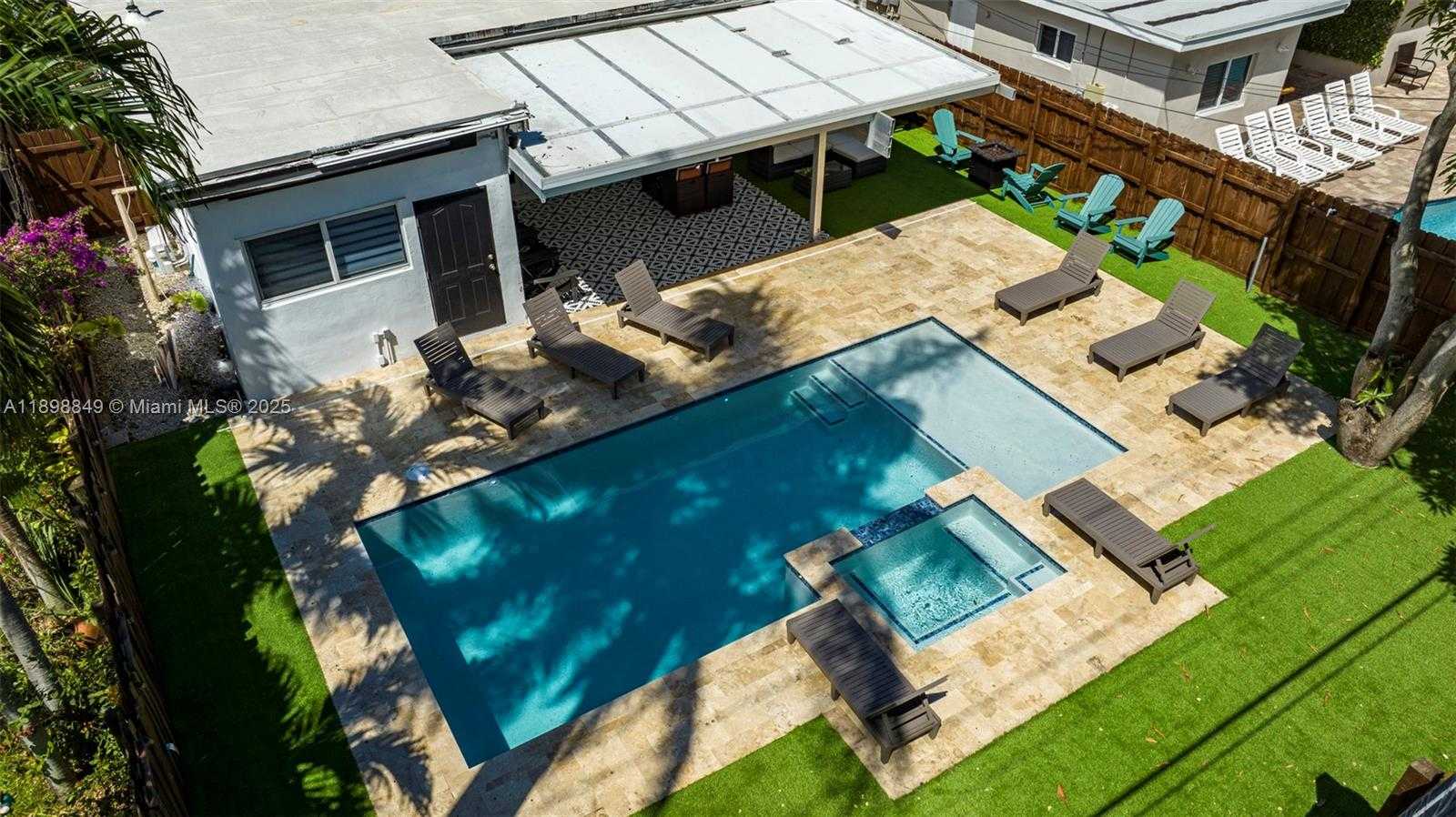 Small Image of 1230 JOHNSON ST, Hollywood Number 2