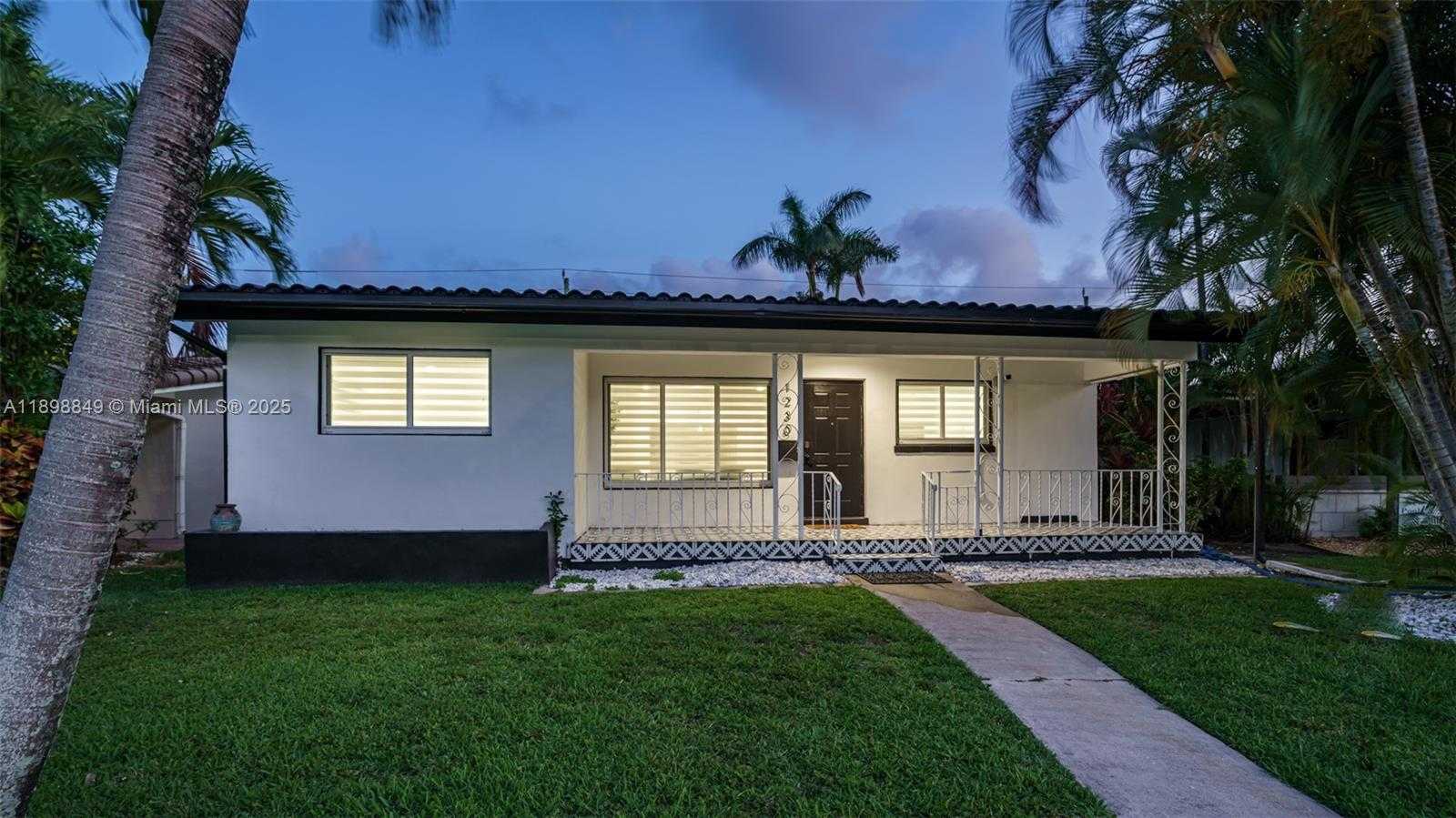 Small Image of 1230 JOHNSON ST, Hollywood Number 25
