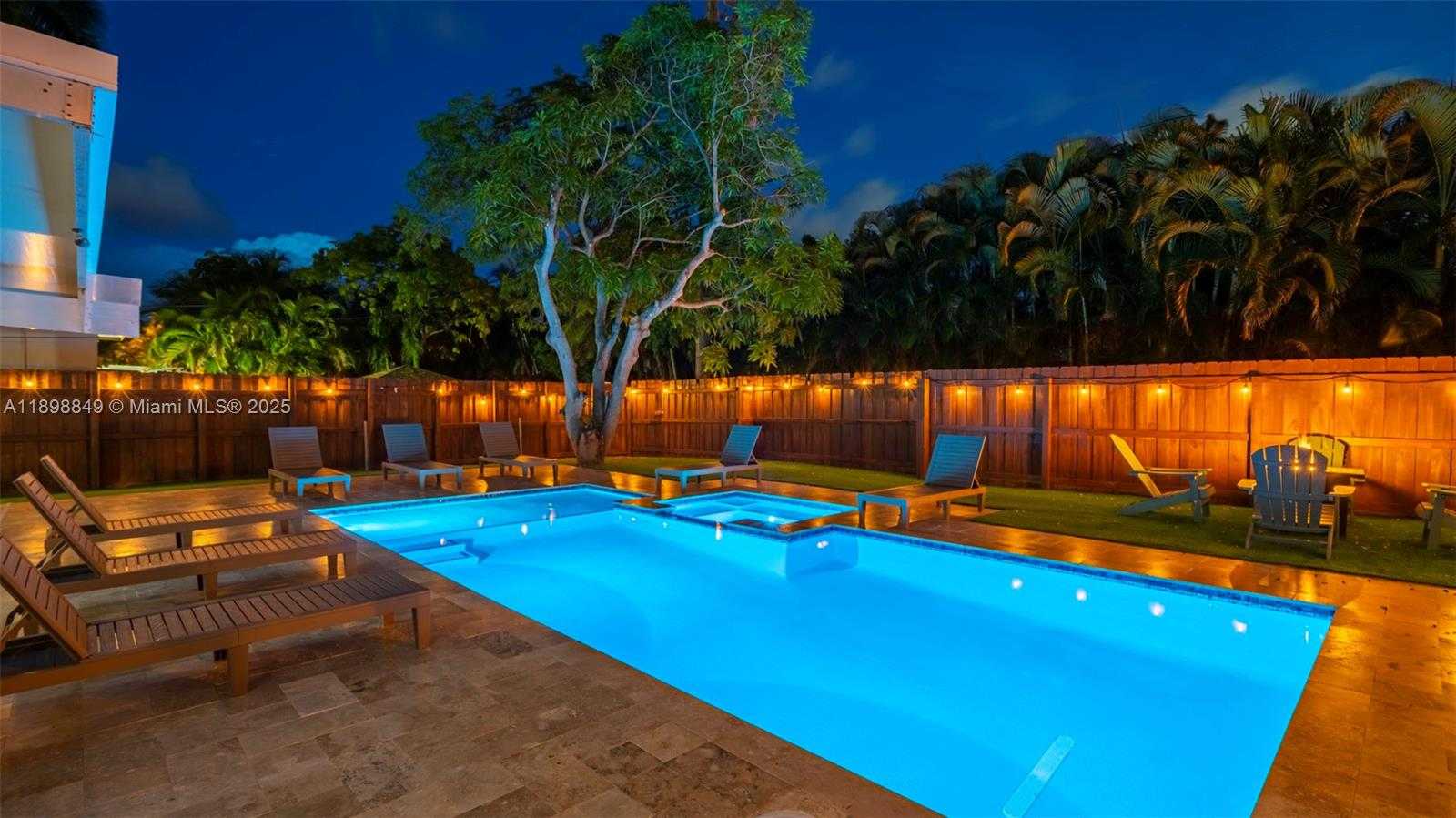 Small Image of 1230 JOHNSON ST, Hollywood Number 4