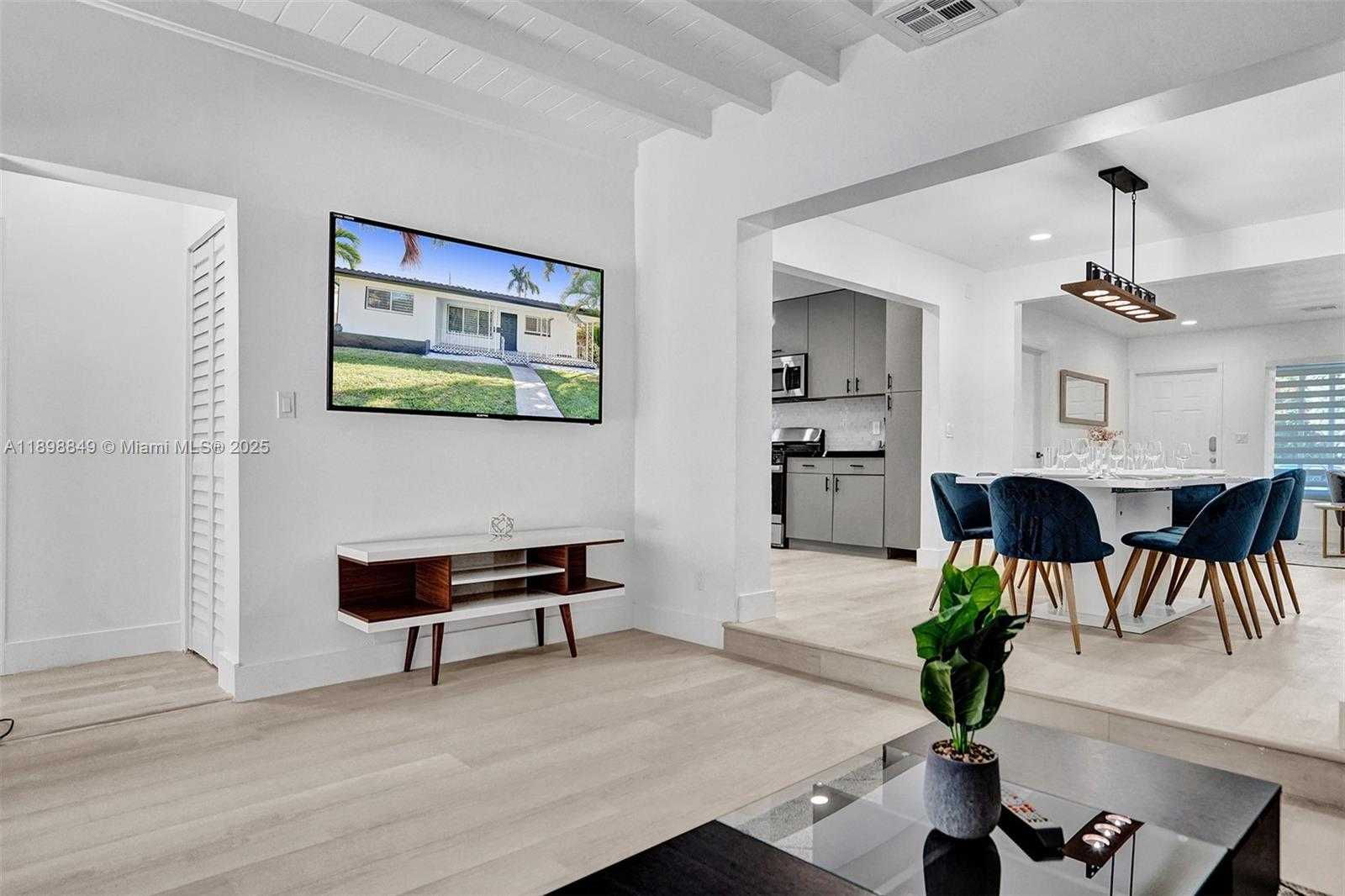 Small Image of 1230 JOHNSON ST, Hollywood Number 41