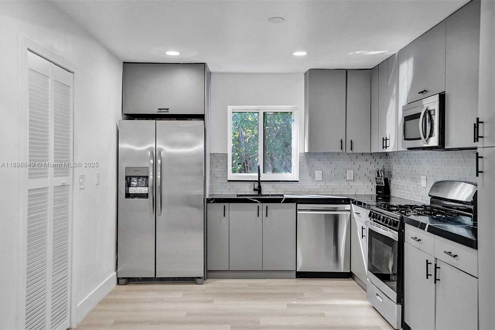 Small Image of 1230 JOHNSON ST, Hollywood Number 57