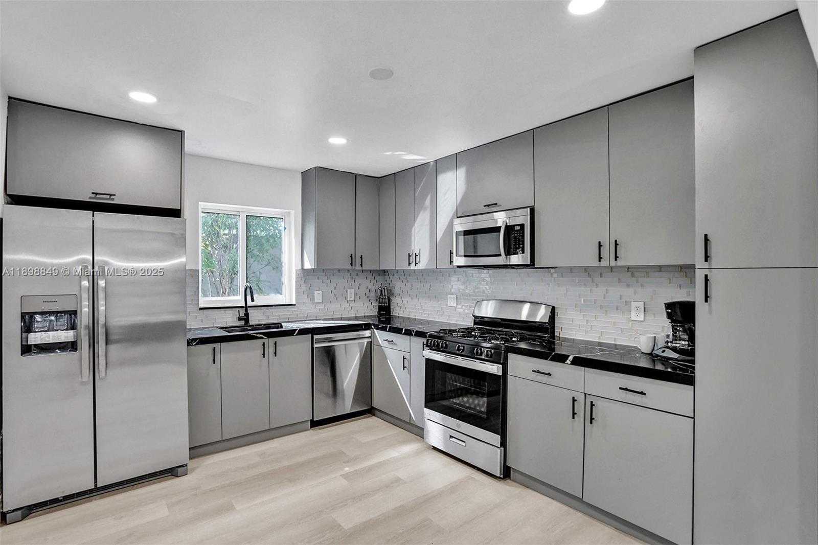 Small Image of 1230 JOHNSON ST, Hollywood Number 59