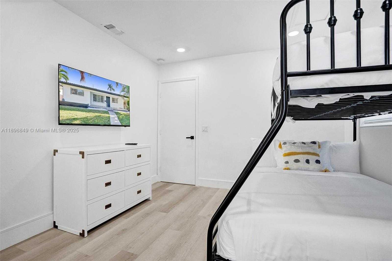 Small Image of 1230 JOHNSON ST, Hollywood Number 62