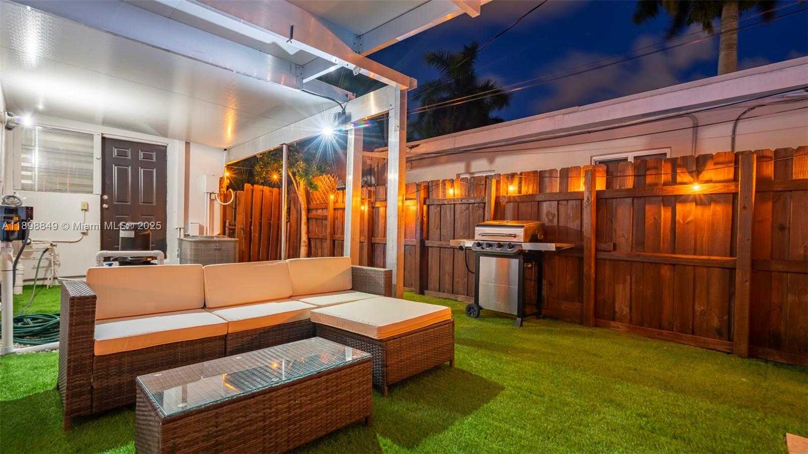 Small Image of 1230 JOHNSON ST, Hollywood Number 65