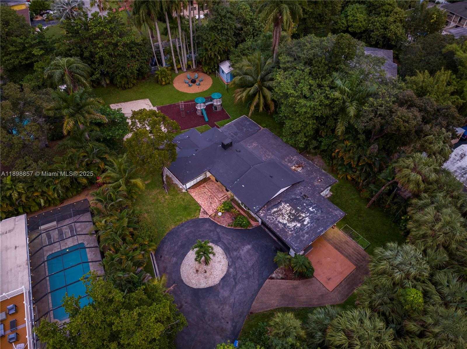 Small Image of 2100 SOUTH WEST 28TH WAY, Fort Lauderdale Number 36