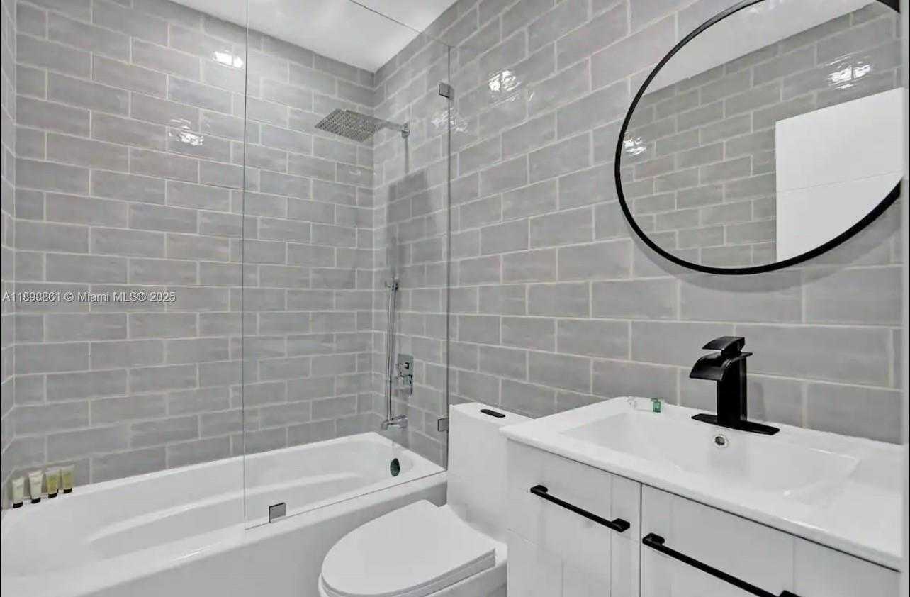 Small Image of 725 HARRISON ST, Hollywood Number 15