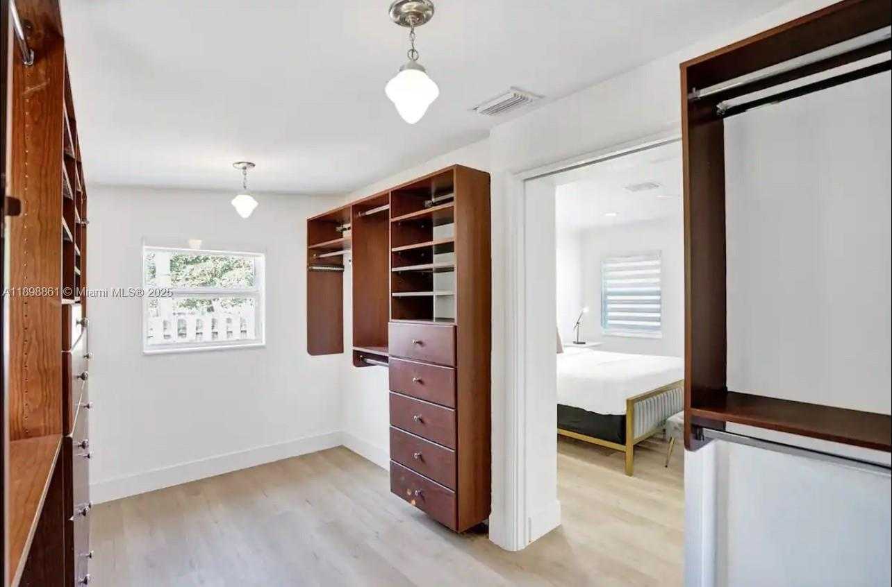 Small Image of 725 HARRISON ST, Hollywood Number 17