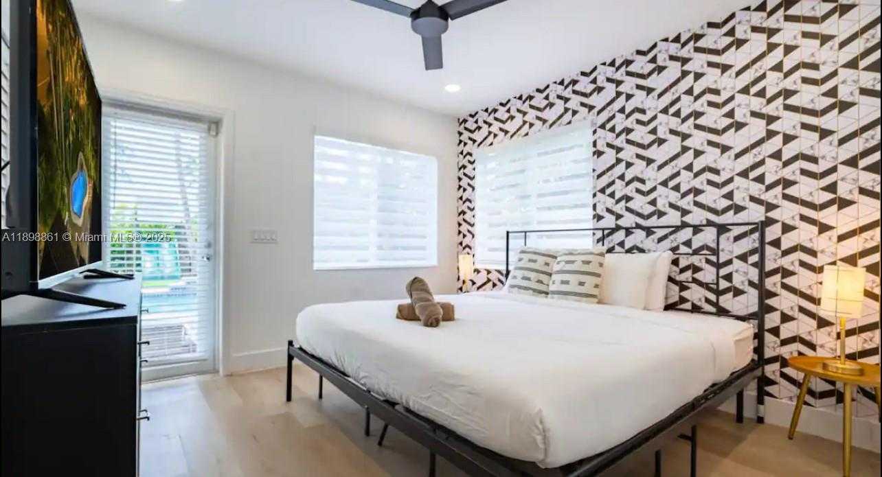 Small Image of 725 HARRISON ST, Hollywood Number 20