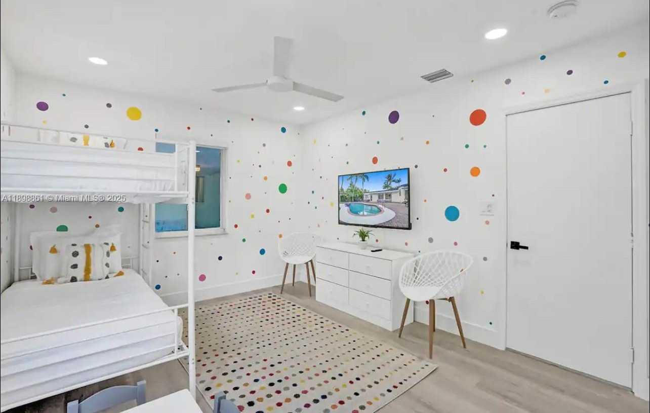 Small Image of 725 HARRISON ST, Hollywood Number 21