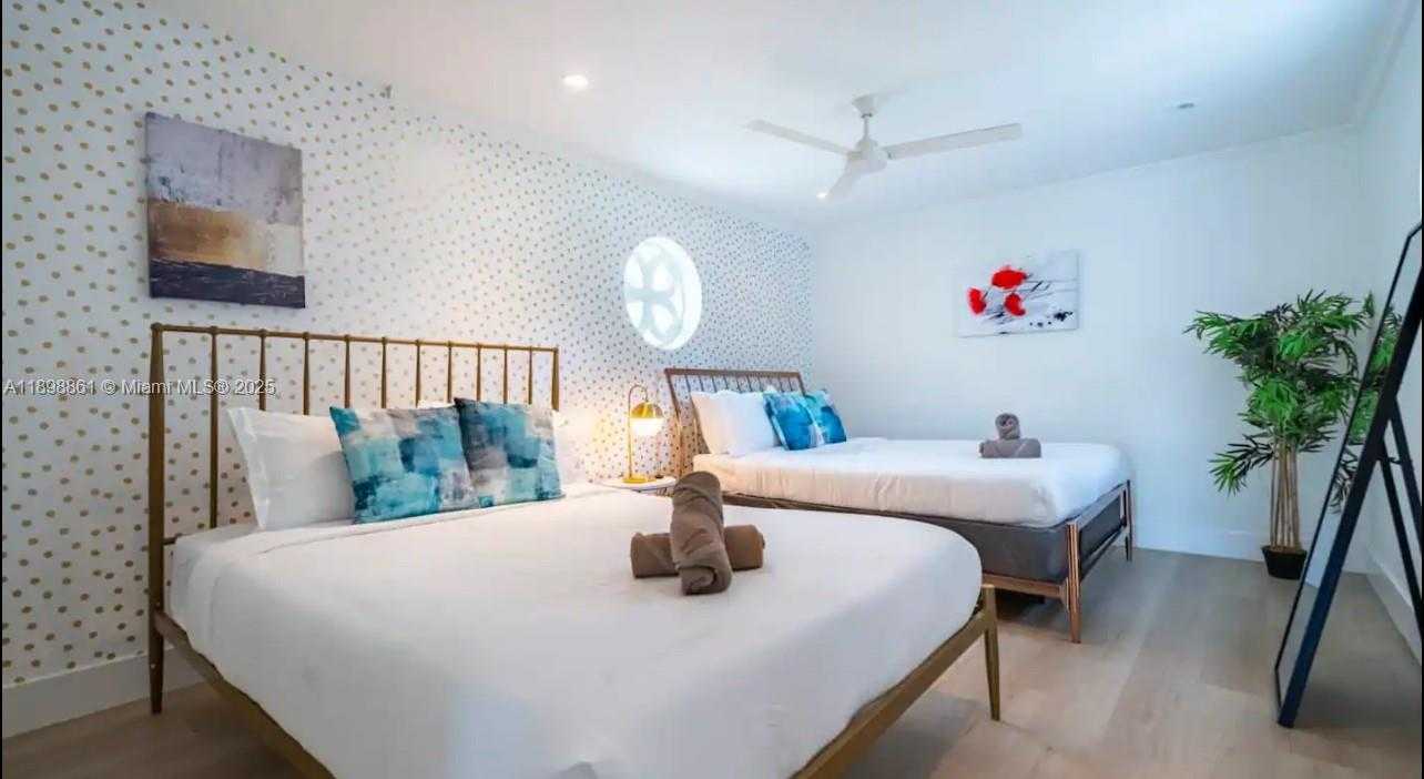 Small Image of 725 HARRISON ST, Hollywood Number 24