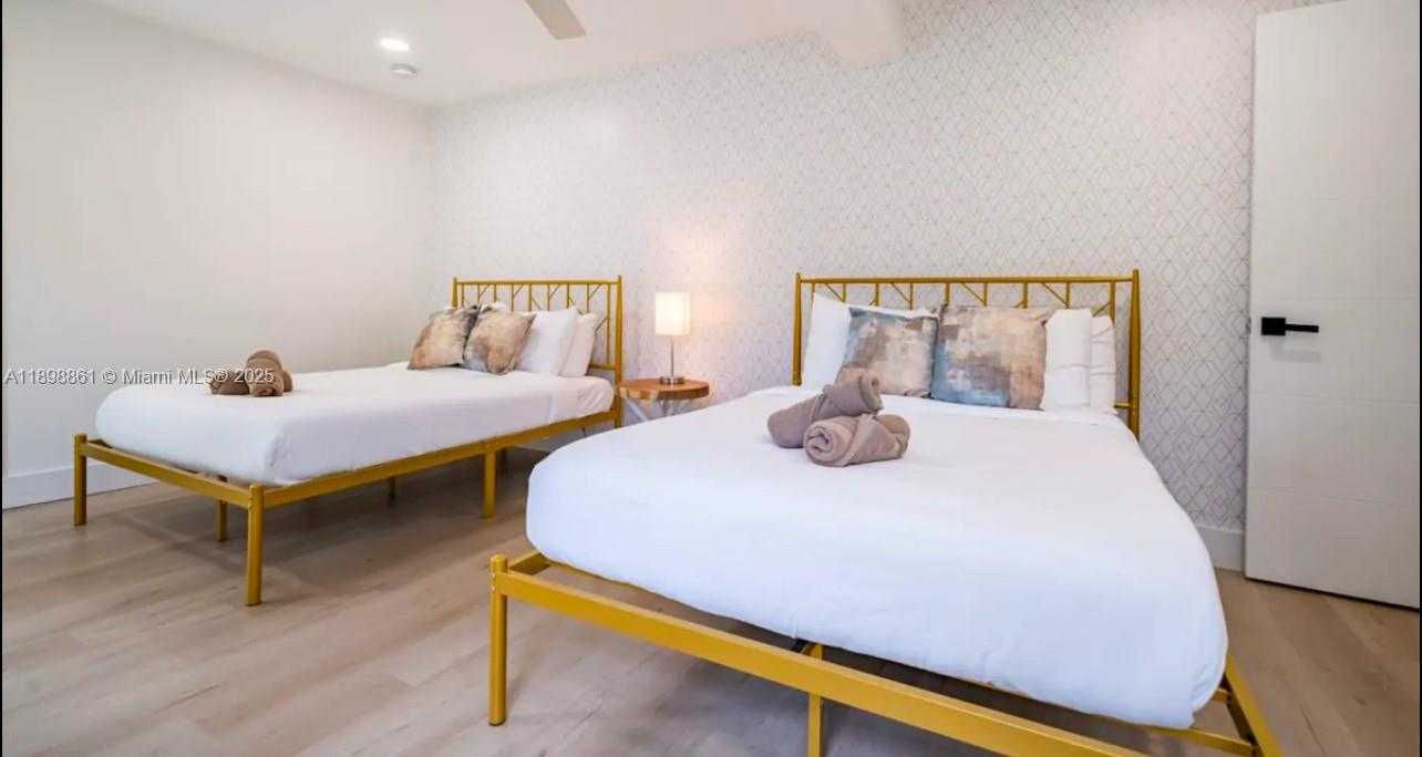 Small Image of 725 HARRISON ST, Hollywood Number 25