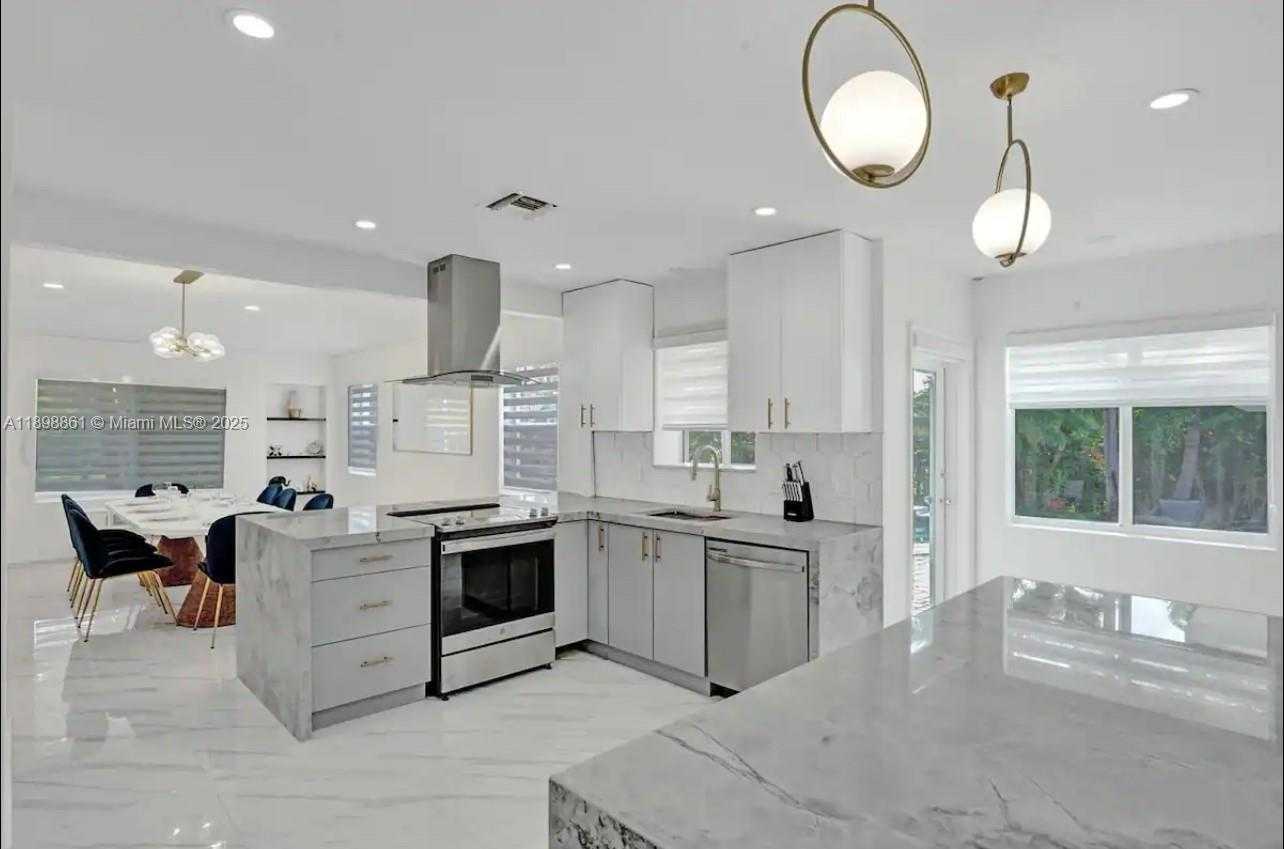 Small Image of 725 HARRISON ST, Hollywood Number 26