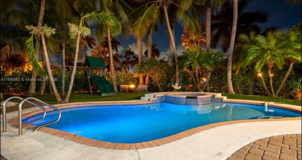 Small Image of 725 HARRISON ST, Hollywood Number 31