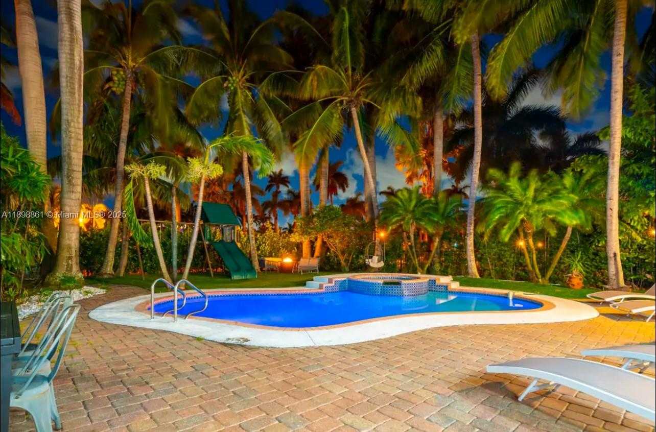 Small Image of 725 HARRISON ST, Hollywood Number 32