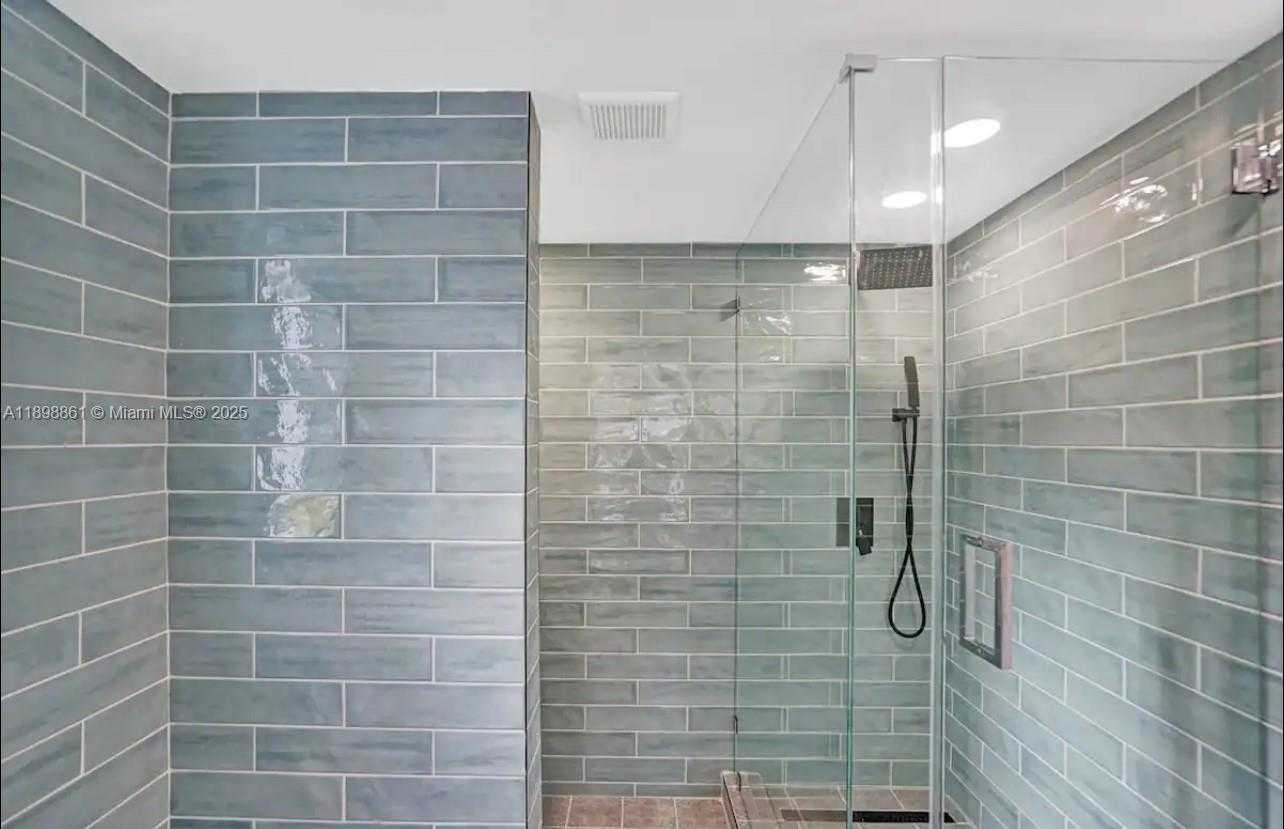 Small Image of 725 HARRISON ST, Hollywood Number 36