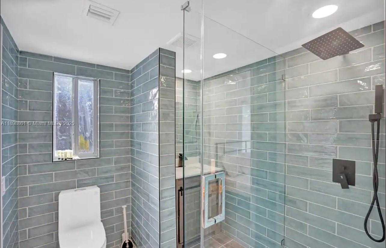 Small Image of 725 HARRISON ST, Hollywood Number 37