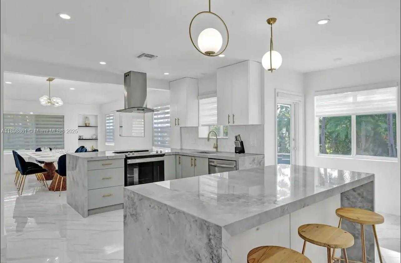 Small Image of 725 HARRISON ST, Hollywood Number 4