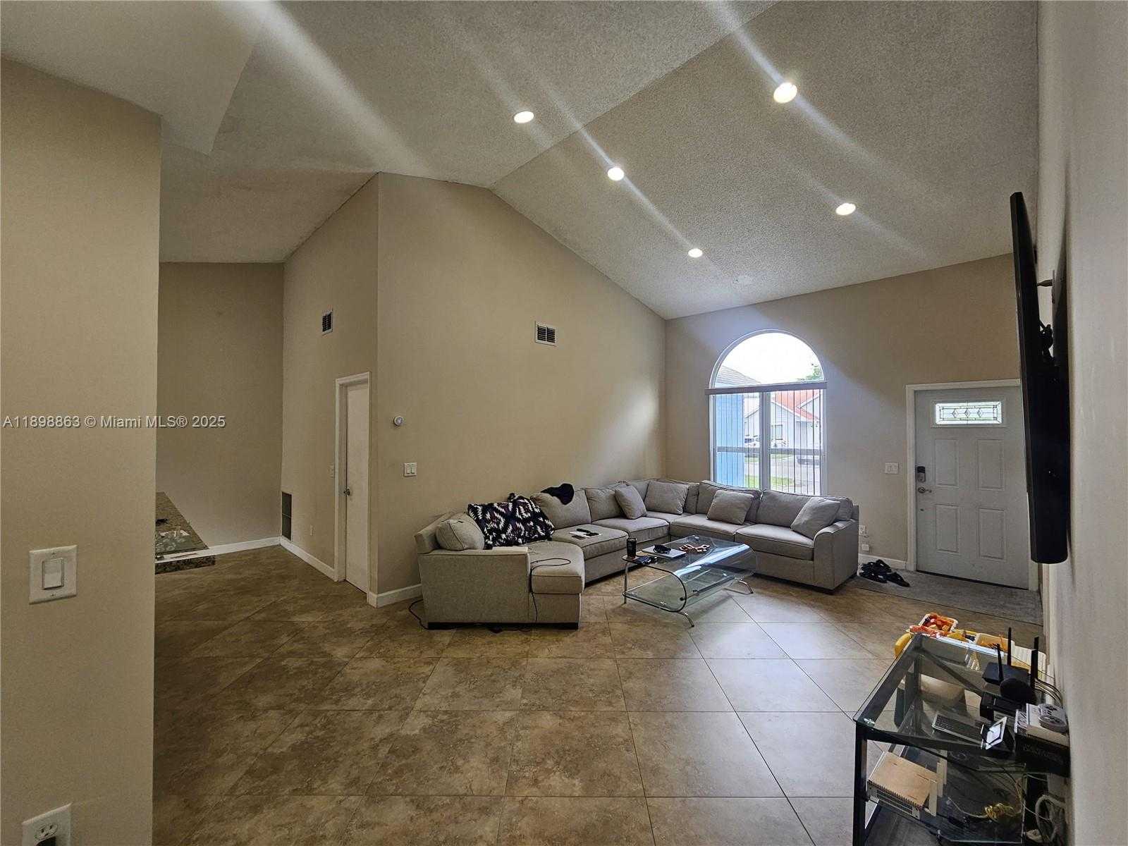 Small Image of 8660 SOUTH WEST 14TH ST, Pembroke Pines Number 24