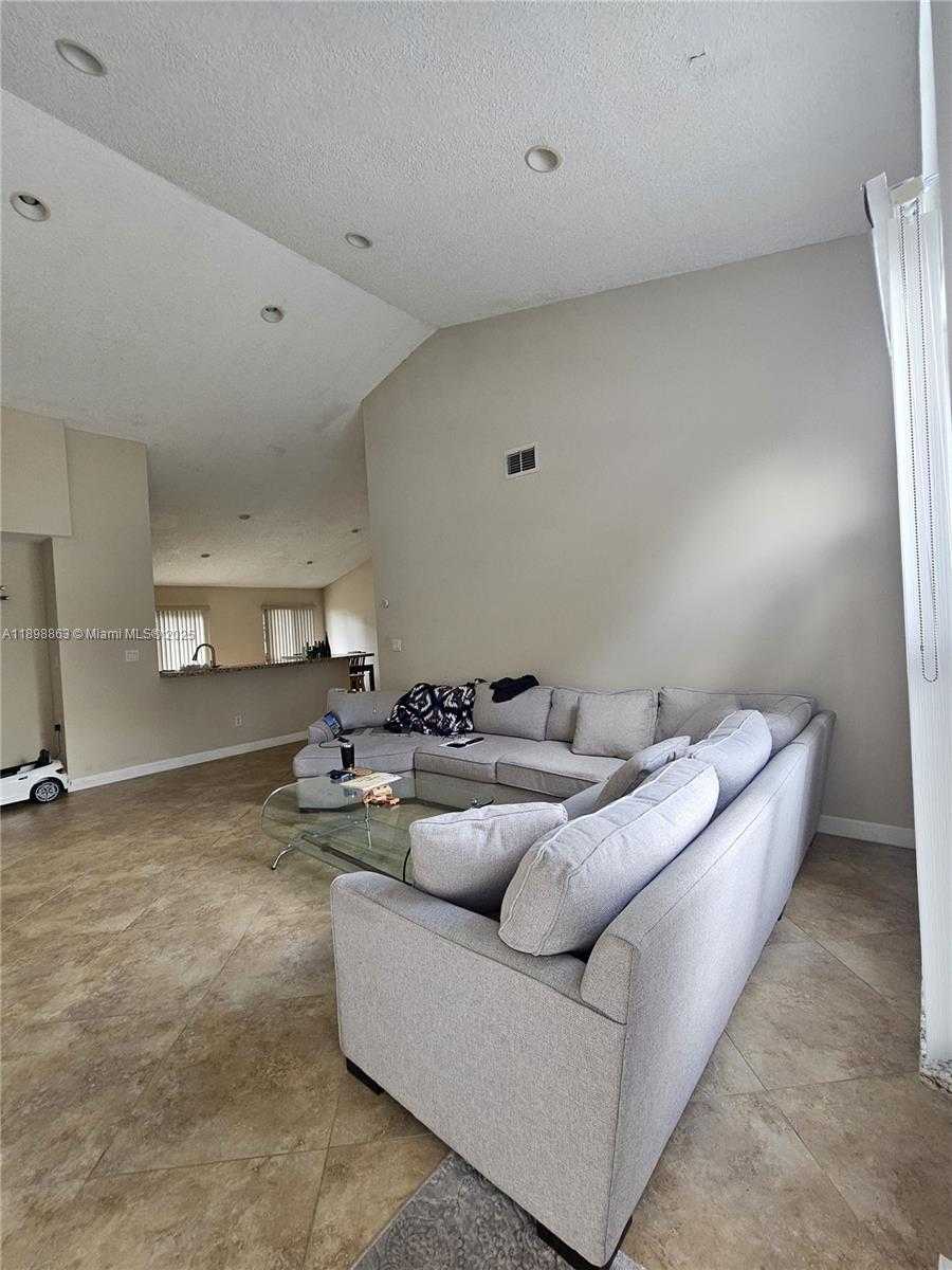 Small Image of 8660 SOUTH WEST 14TH ST, Pembroke Pines Number 25