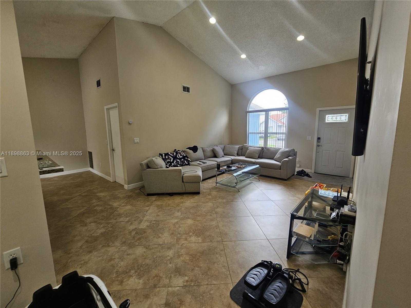 Small Image of 8660 SOUTH WEST 14TH ST, Pembroke Pines Number 27