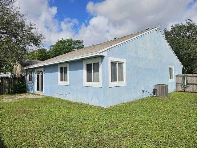 Small Image of 8660 SOUTH WEST 14TH ST, Pembroke Pines Number 4