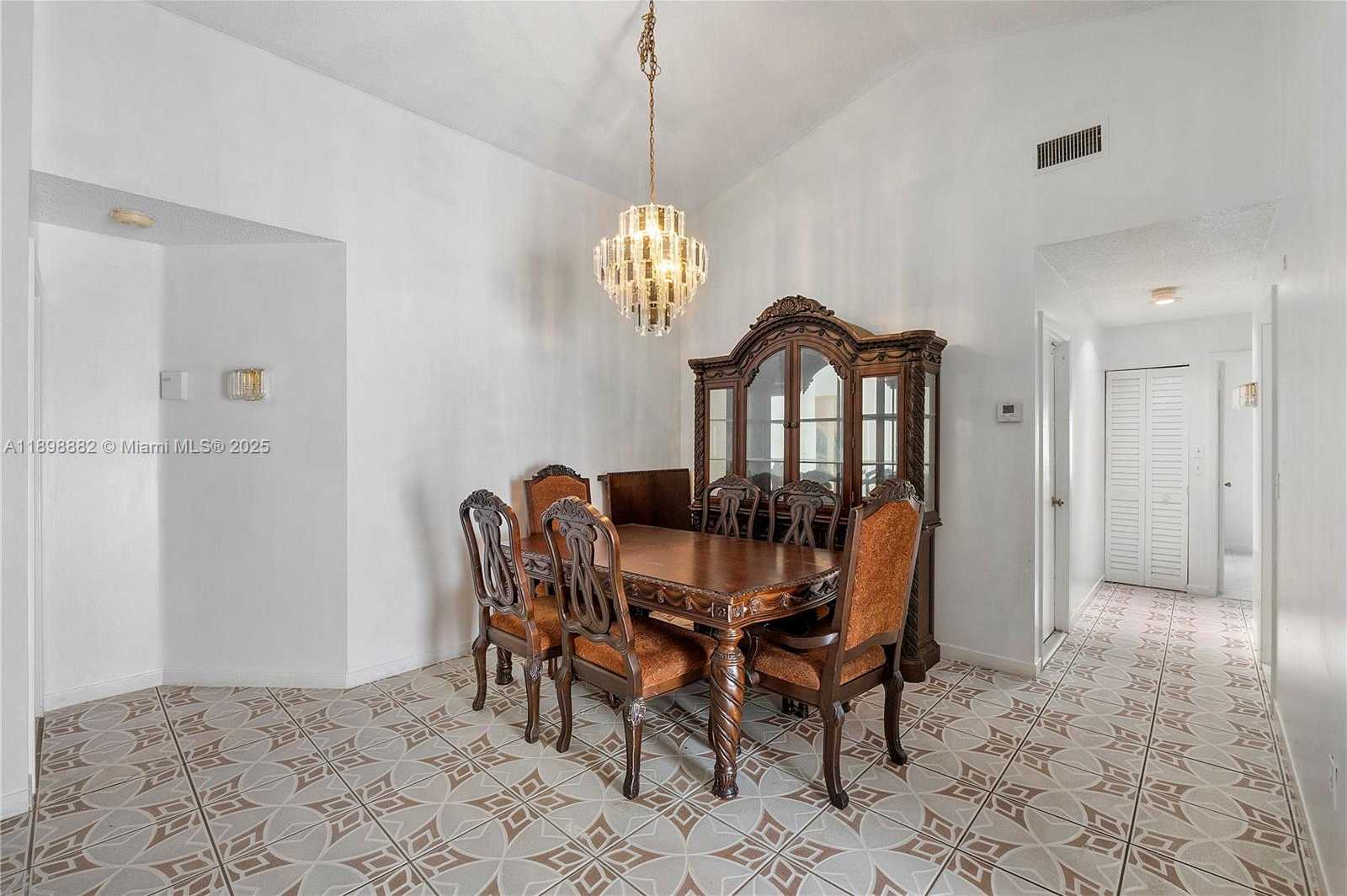 Small Image of 823 EAST PALM RUN DR, North Lauderdale Number 7