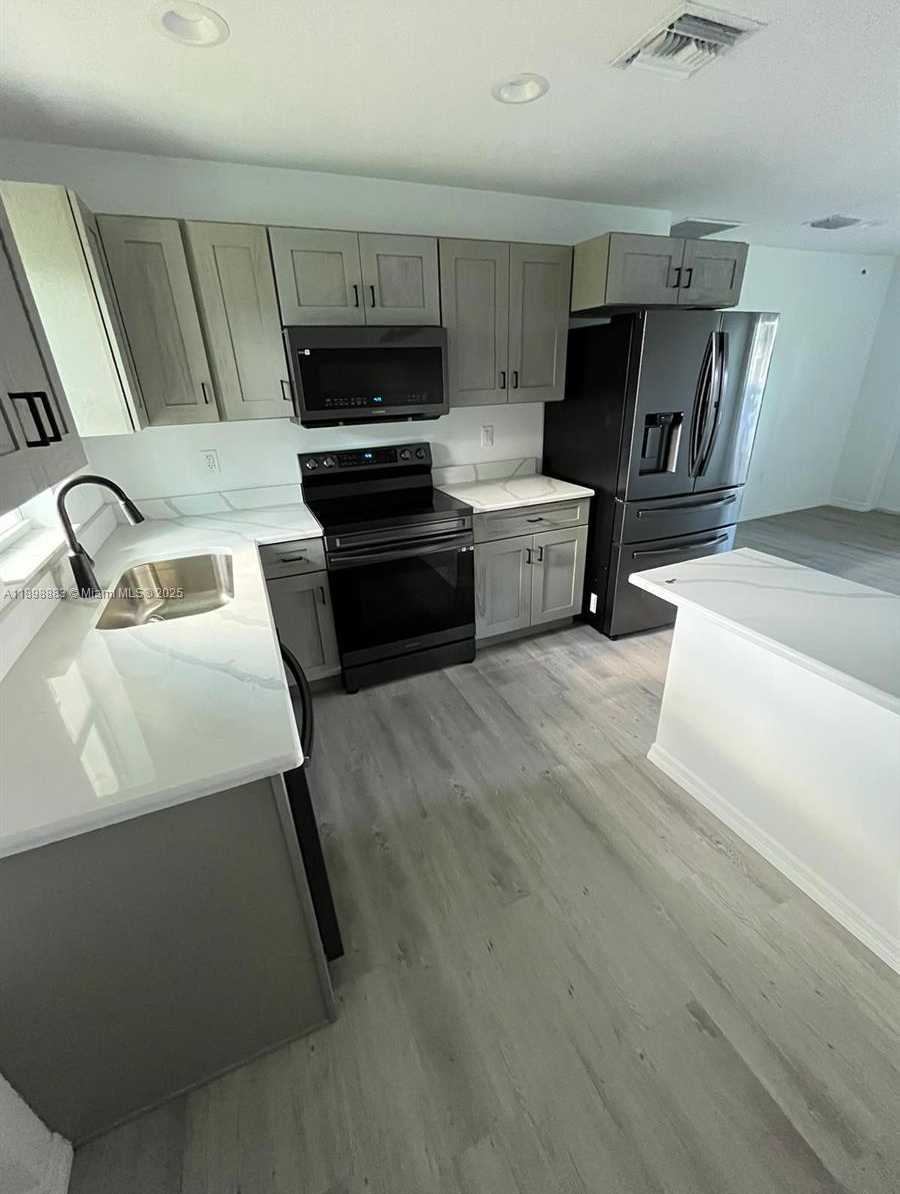 Small Image of 5218 SE 43 ST, Okeechobee Number 2