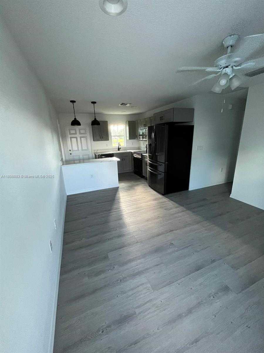 Small Image of 5218 SE 43 ST, Okeechobee Number 7