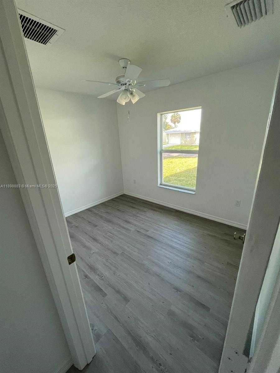 Small Image of 5218 SE 43 ST, Okeechobee Number 9