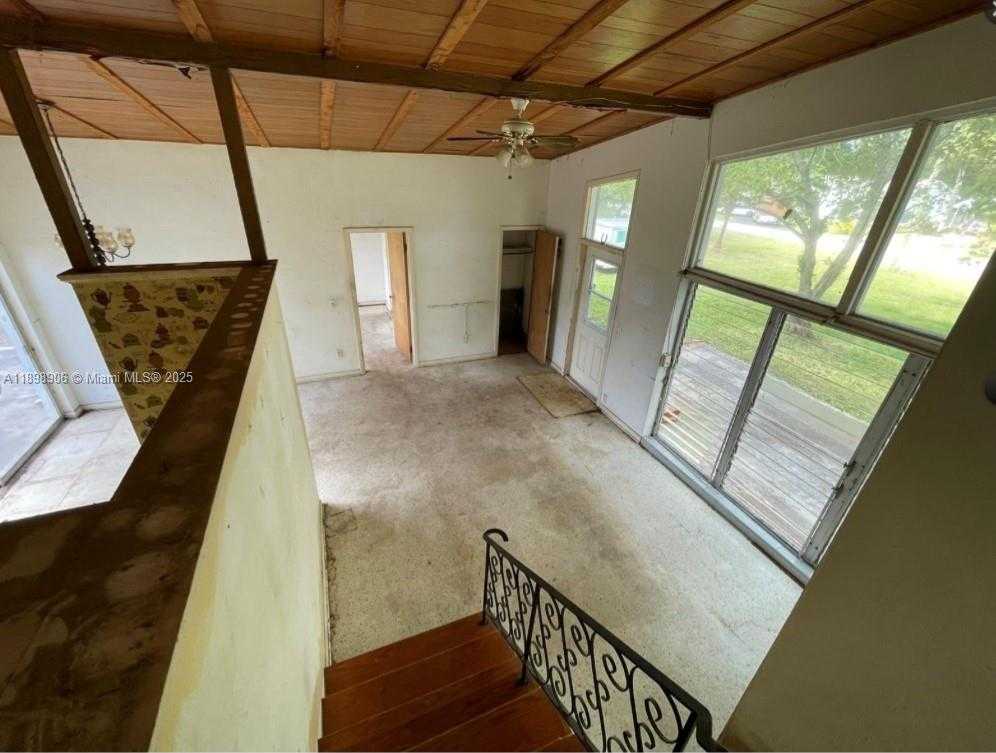 Small Image of 705 EAST RIVER DR, Margate Number 3