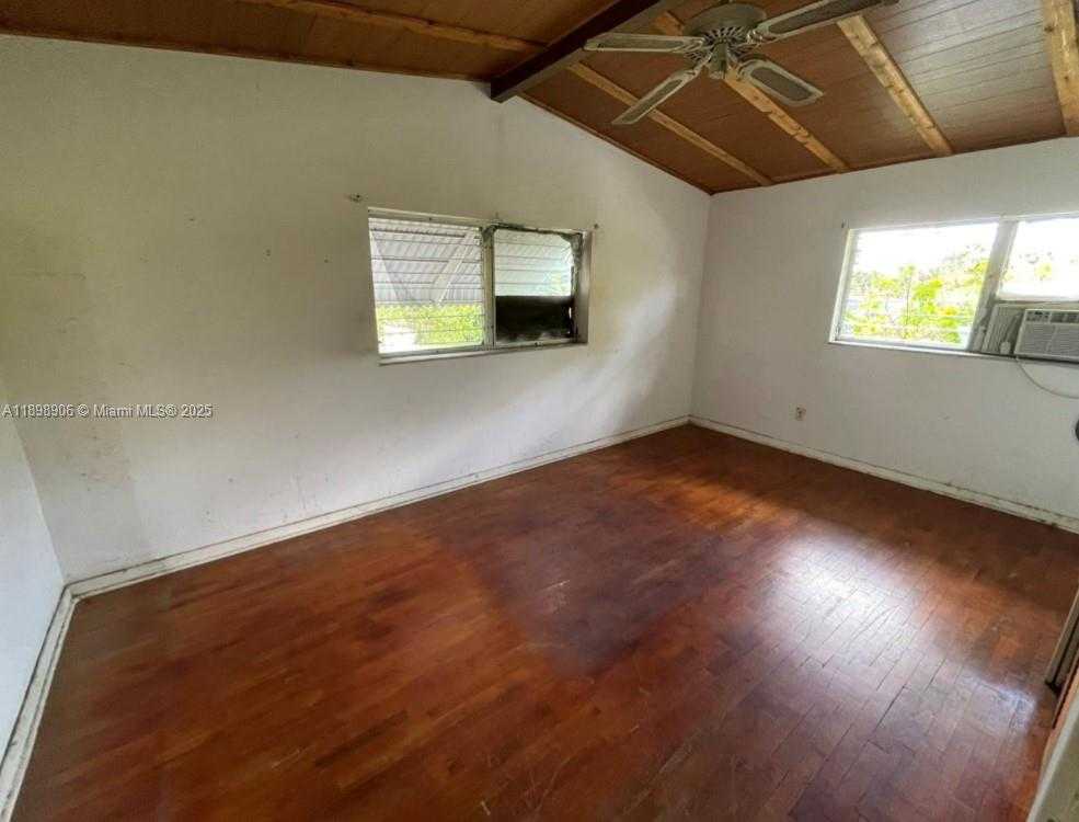 Small Image of 705 EAST RIVER DR, Margate Number 5