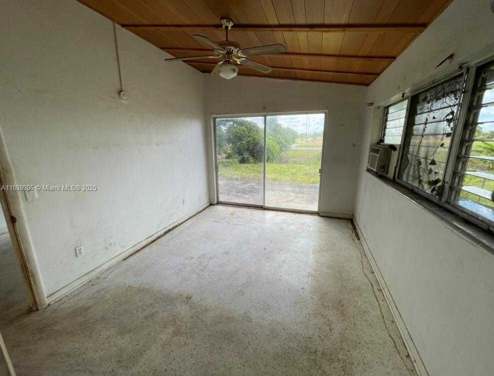 Small Image of 705 EAST RIVER DR, Margate Number 6