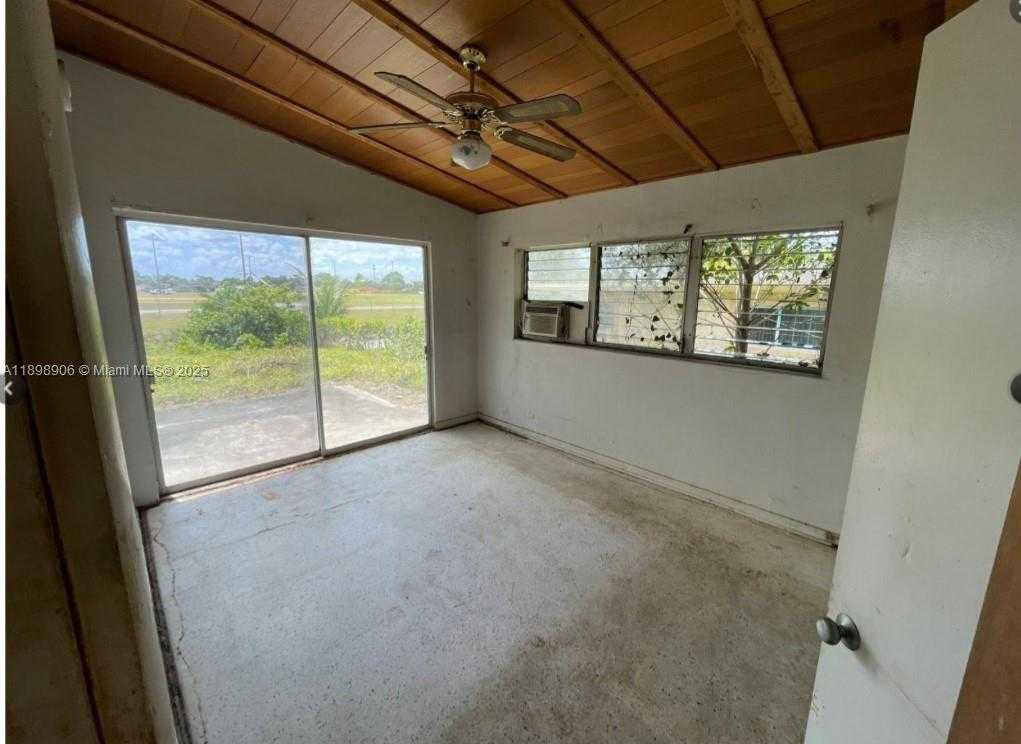 Small Image of 705 EAST RIVER DR, Margate Number 8