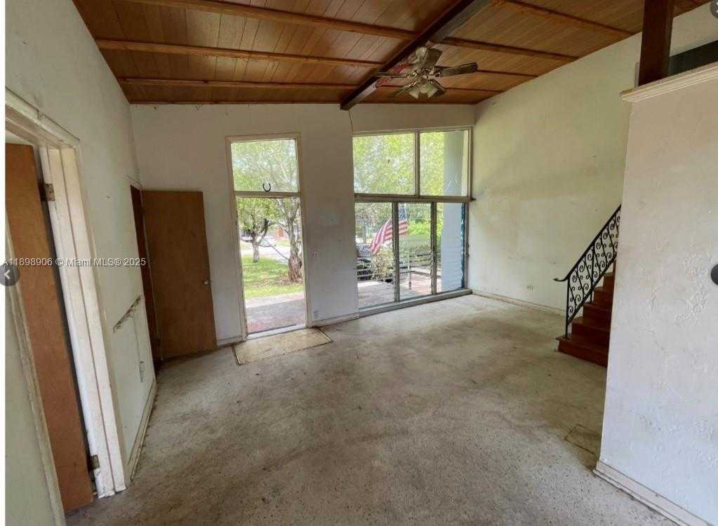 Small Image of 705 EAST RIVER DR, Margate Number 9