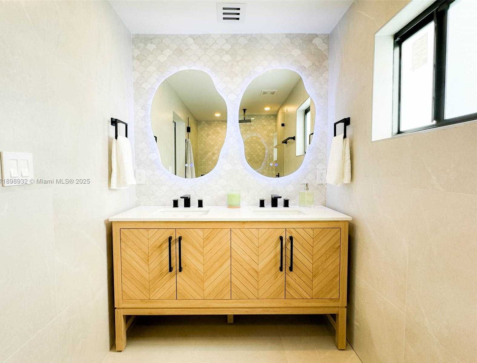 Small Image of 1040 NORTH EAST 143RD ST, North Miami Number 24