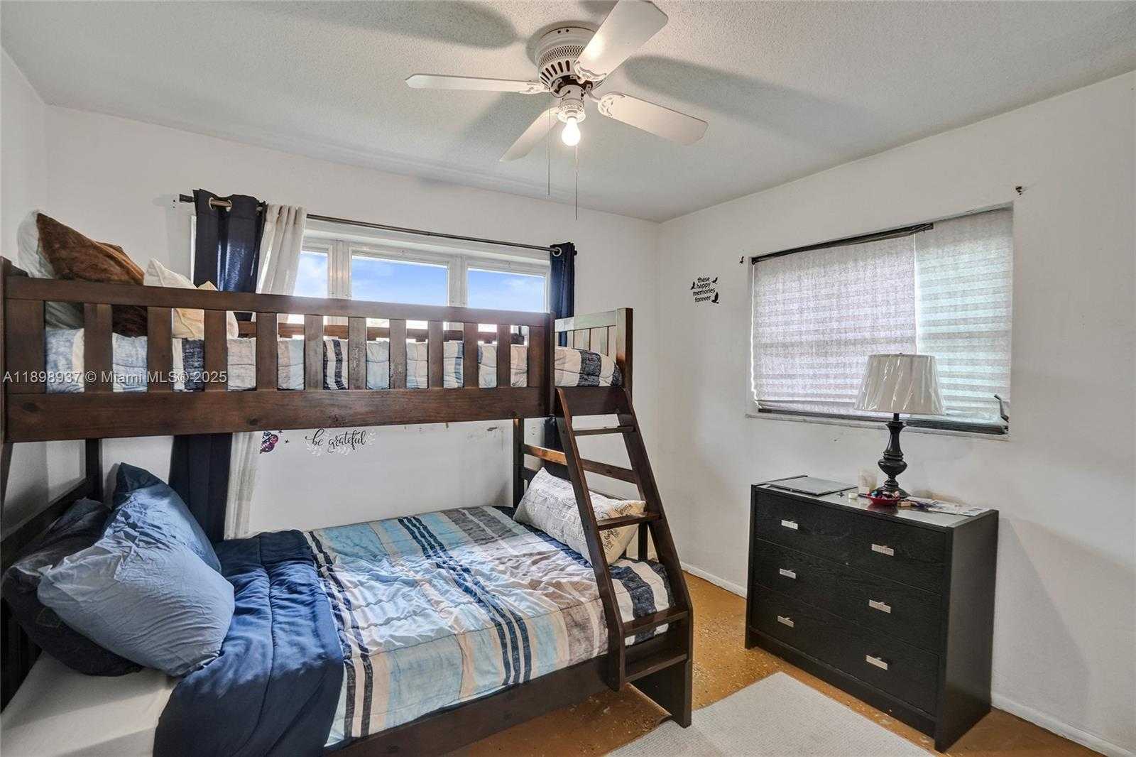 Imagen de Pequeño Objeto