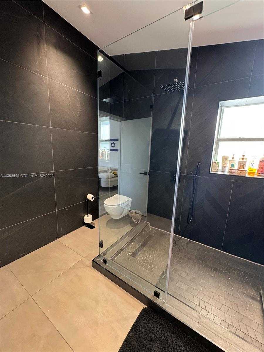 Small Image of 4943 SOUTH WEST 33RD WAY, Hollywood Number 13