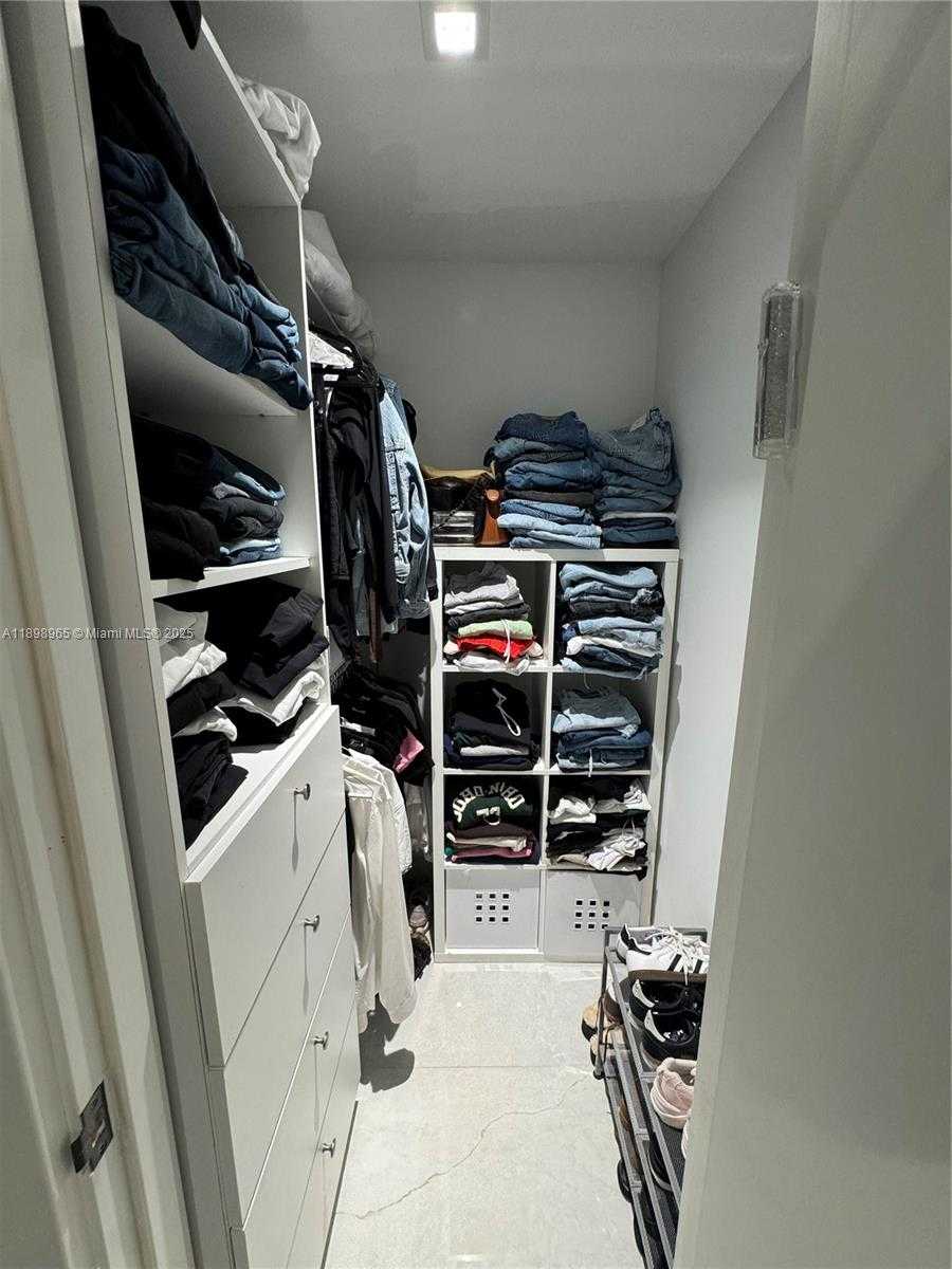 Small Image of 4943 SOUTH WEST 33RD WAY, Hollywood Number 14