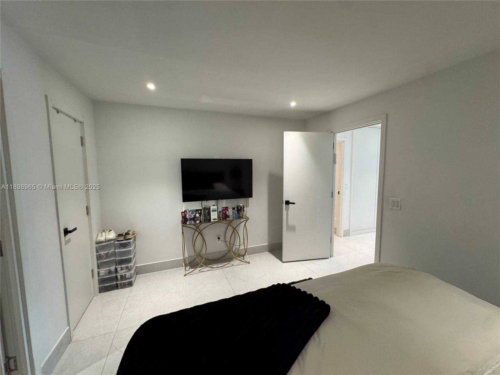 Small Image of 4943 SOUTH WEST 33RD WAY, Hollywood Number 15
