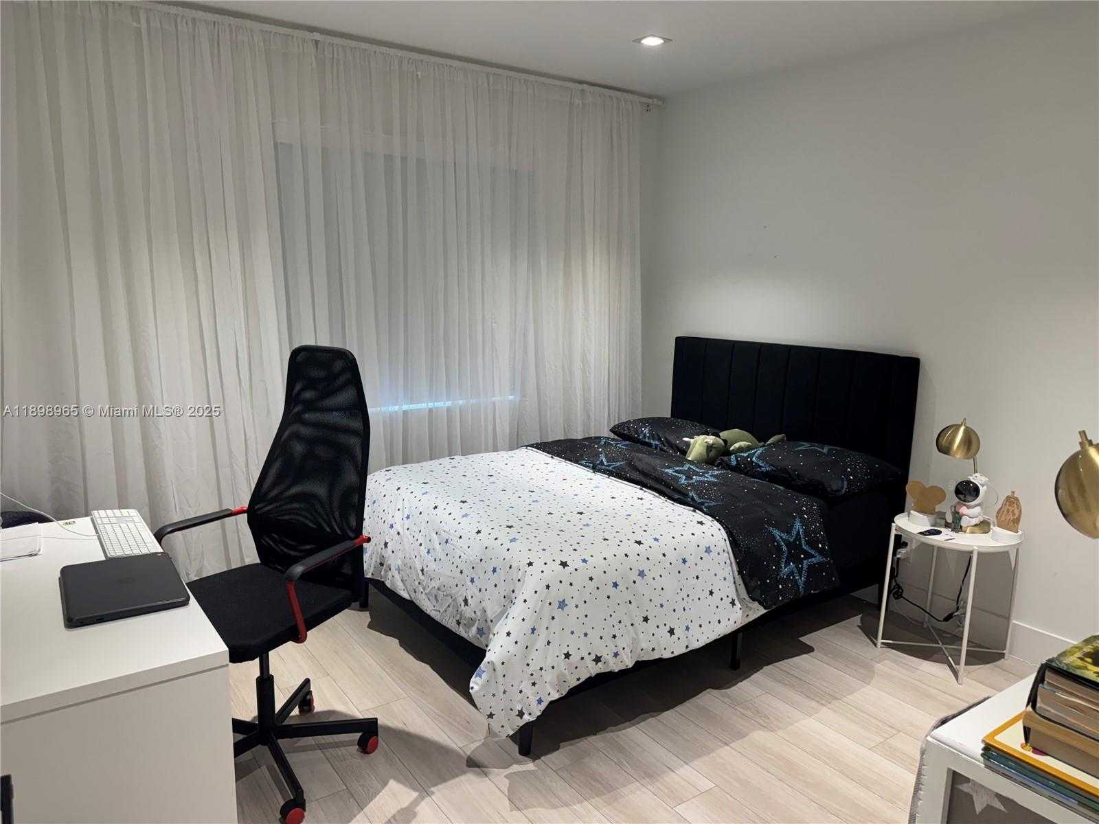 Small Image of 4943 SOUTH WEST 33RD WAY, Hollywood Number 16