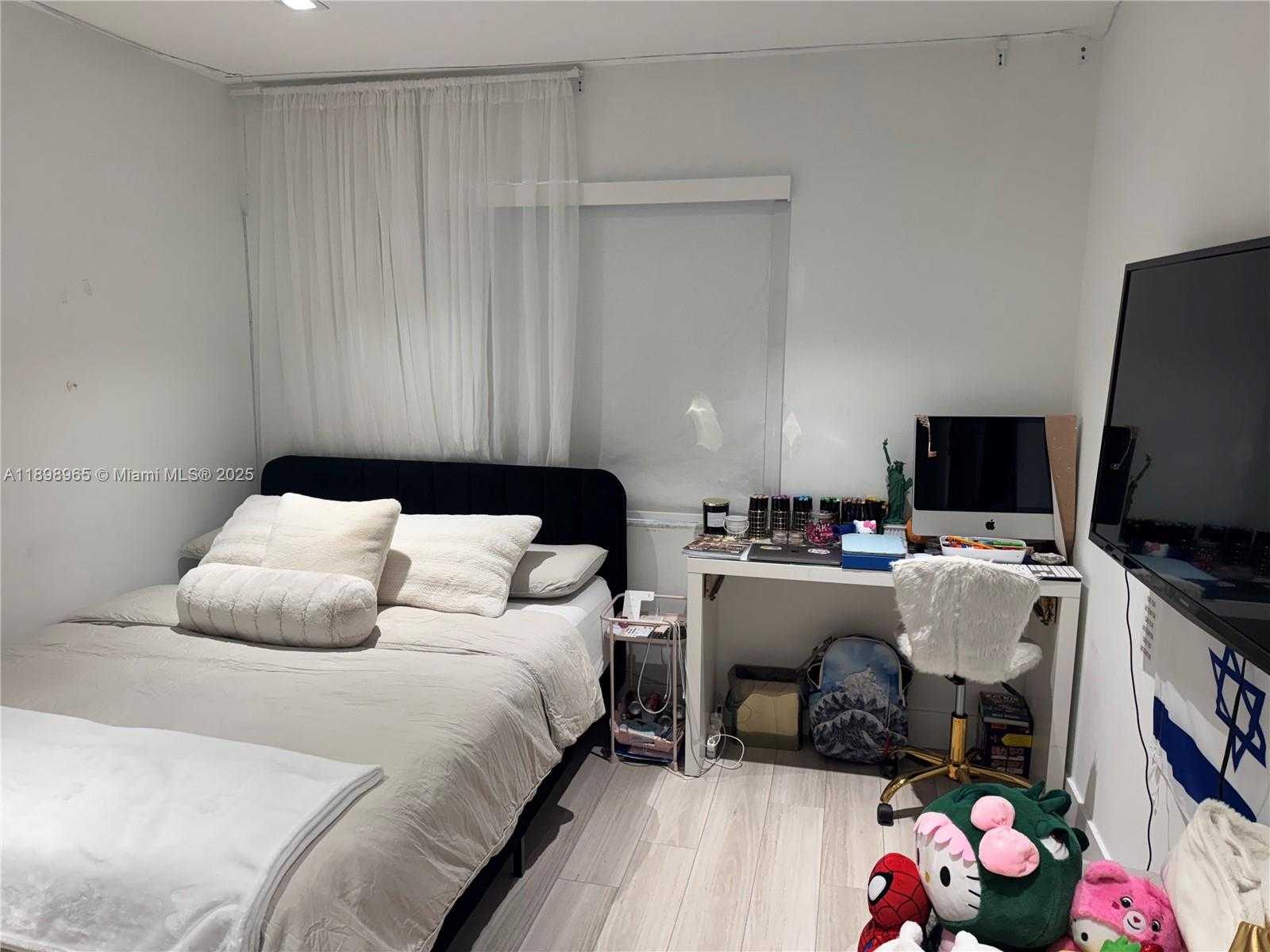 Small Image of 4943 SOUTH WEST 33RD WAY, Hollywood Number 19