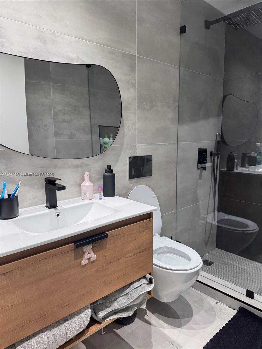 Small Image of 4943 SOUTH WEST 33RD WAY, Hollywood Number 21