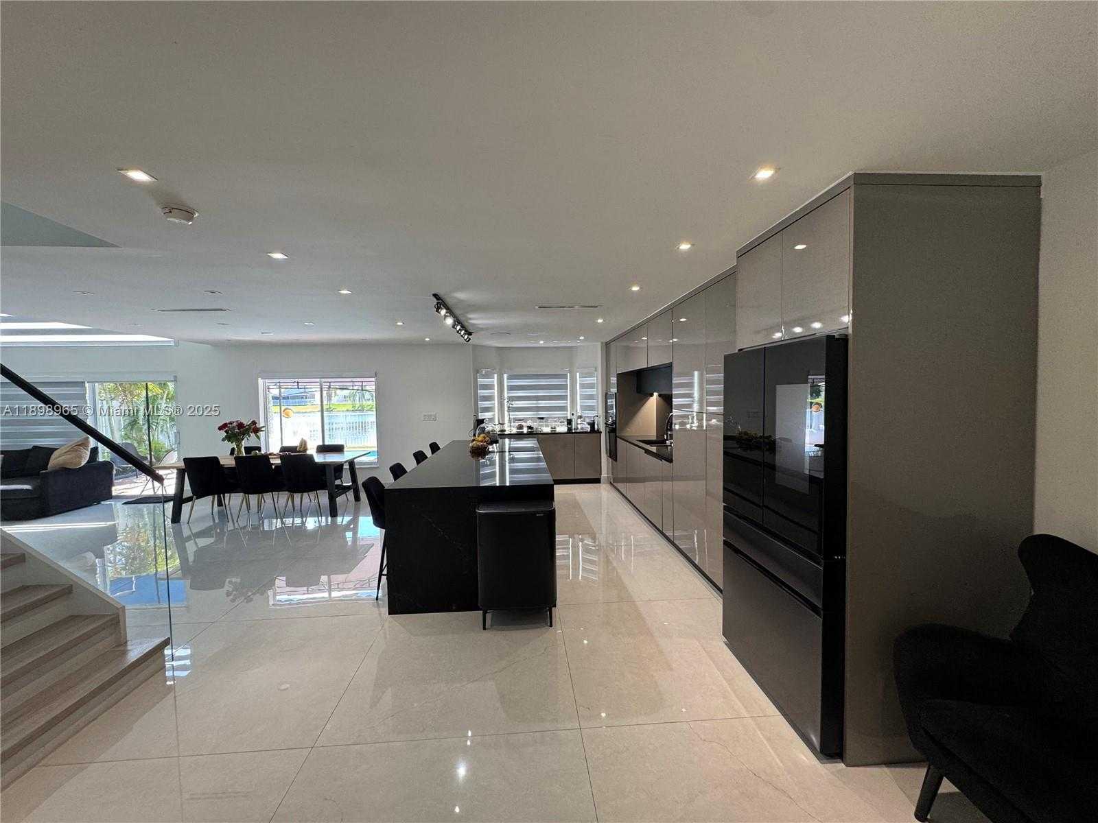 Small Image of 4943 SOUTH WEST 33RD WAY, Hollywood Number 4