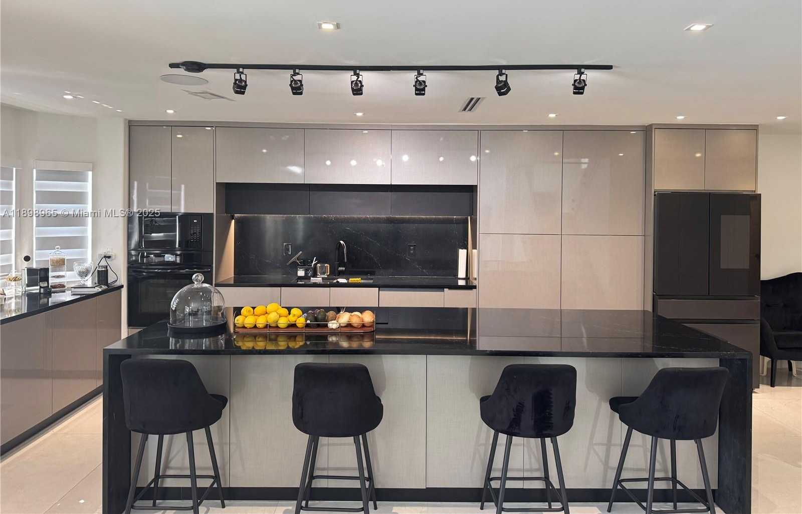 Small Image of 4943 SOUTH WEST 33RD WAY, Hollywood Number 5